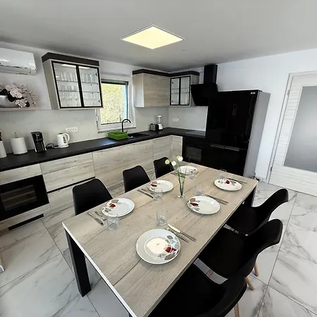 Апартаменты Mertik House