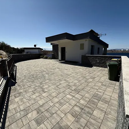 Lejlighed Mertik House *