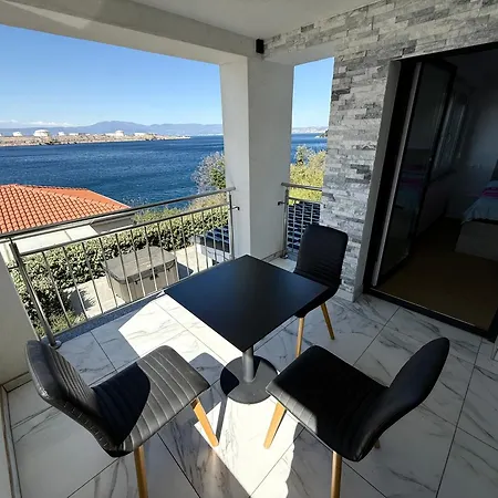 Mertik House Апартаменты Омишаль