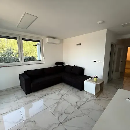 Mertik House 아파트 *