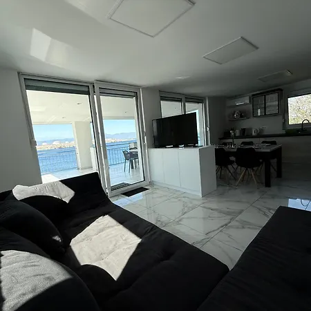 公寓 Mertik House 奥米沙利