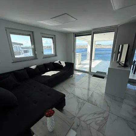Mertik House 奥米沙利
