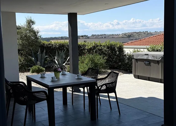 Mertik House * Omišalj
