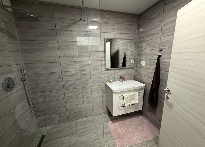 Mertik House דירה