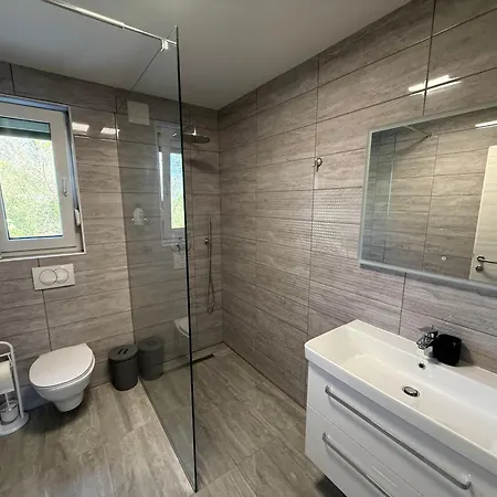 Apartament Mertik House *