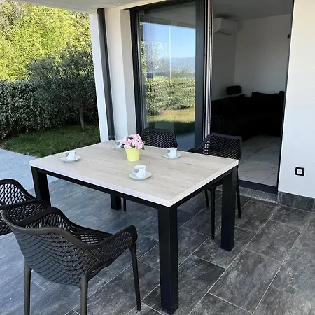 Mertik House * Omišalj