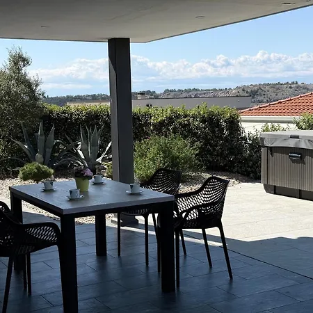 Mertik House * Omišalj